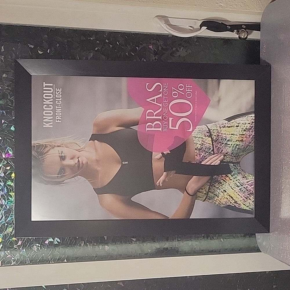 VS RARE Wall Picture/ Photo Display Poster Knock Out Bras!